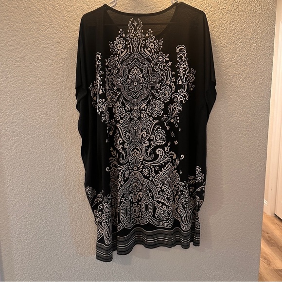 Woman’s 1X Black & White Boho Print Sheer Tunic Top Flowy Oversized Blouse Layer - Picture 5 of 10